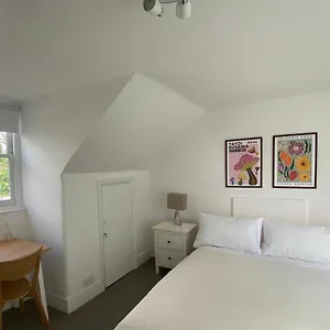 Beautiful Flat In Bow Apartment