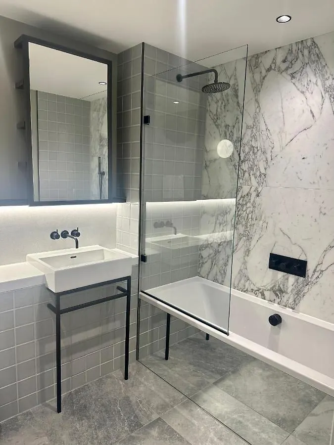 Godson Luxury One Bed Apartment London